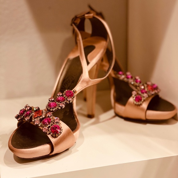 *NEW*SALVATORE FERRAGAMO -pink crystal satin shoes - Picture 2 of 6